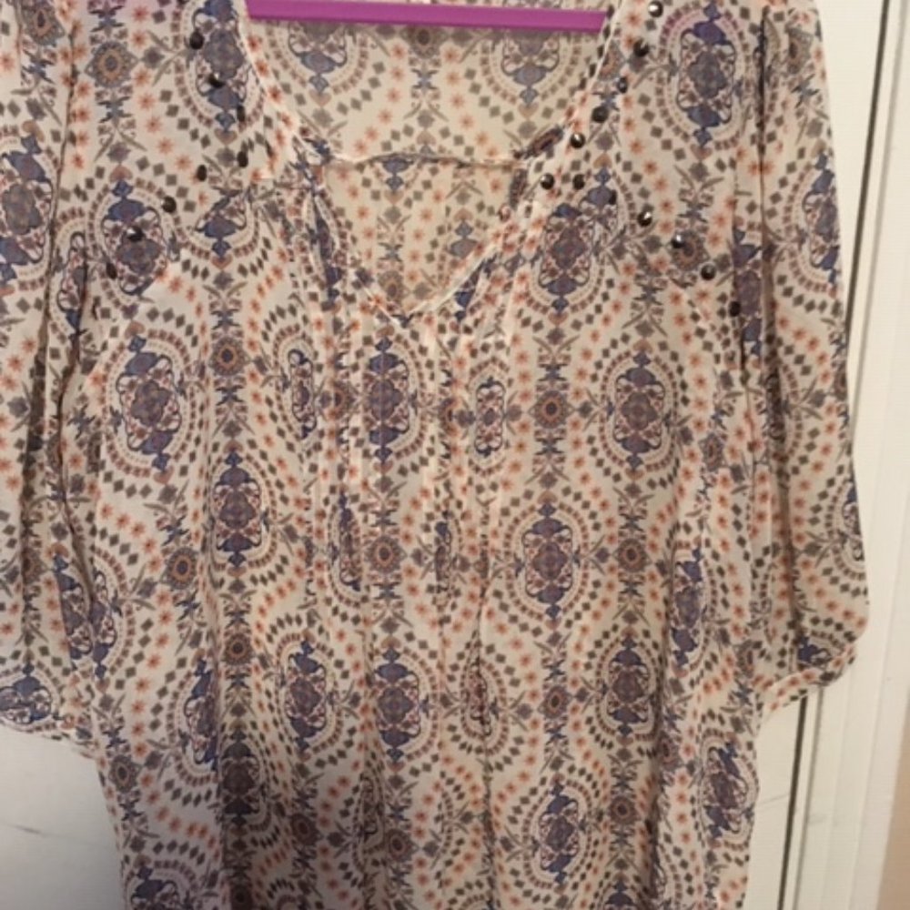 blouse with brads